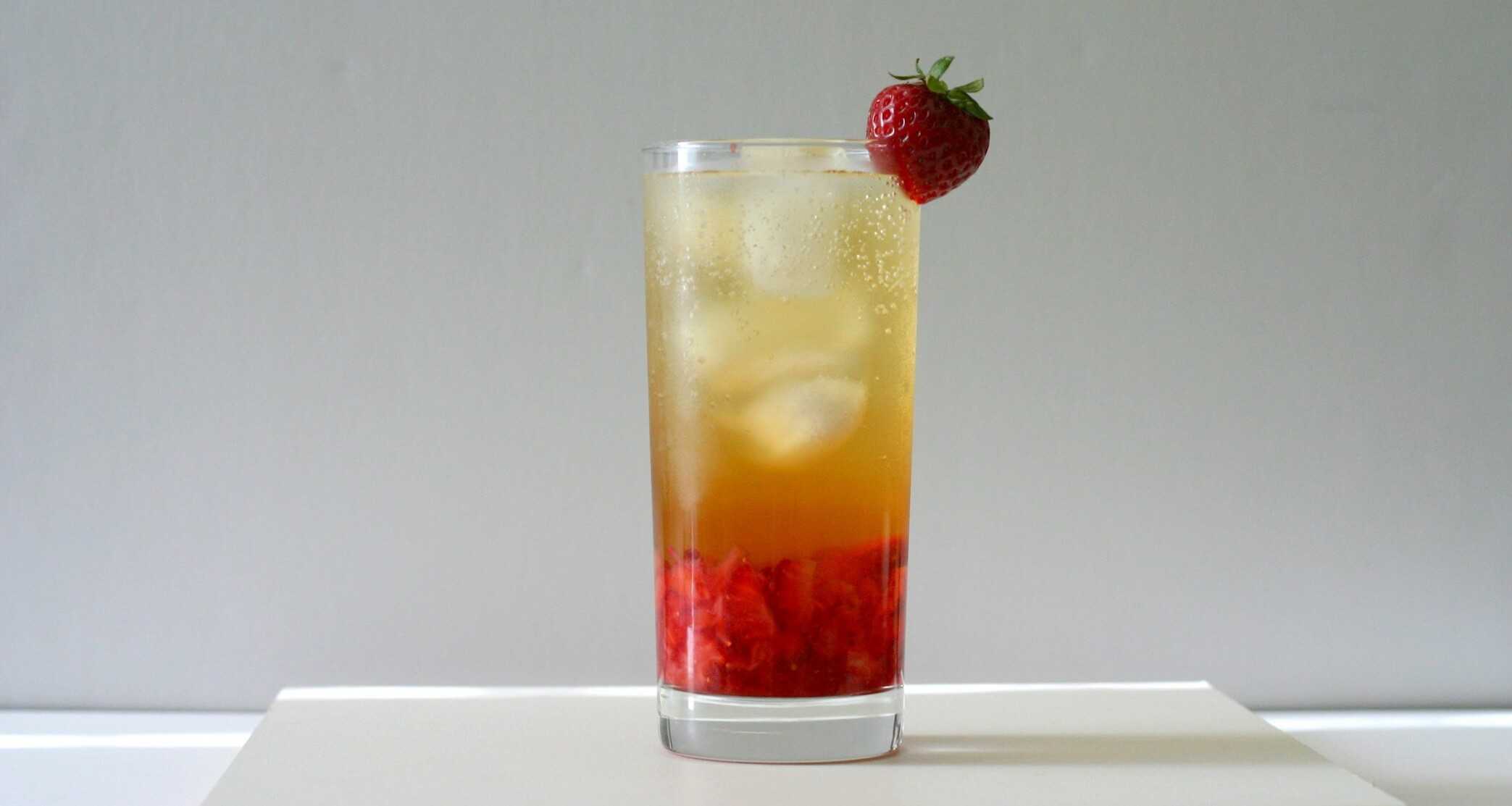 This bubbly strawberry jasmine tea is easy to make at home, and much cheaper than any iced tea drink you'd get at a coffee shop! #strawberry #jasminetea #nonalcoholic