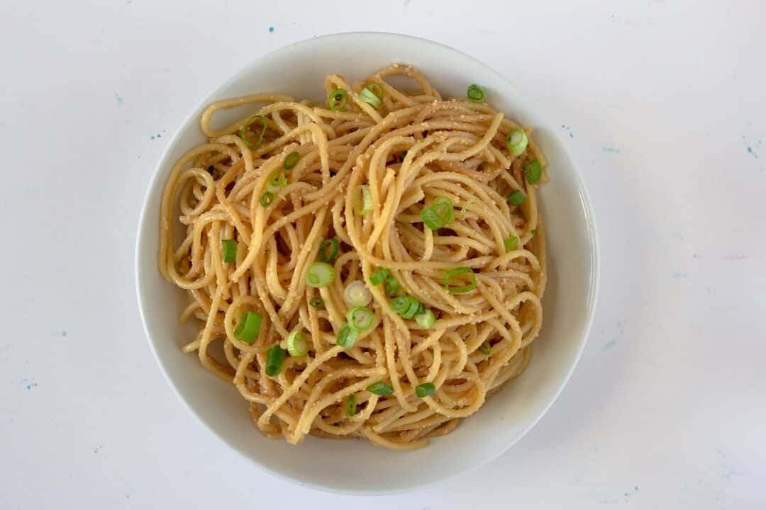 A sprinkling of green onions on top of these Vietnamese garlic butter noodles makes sure there's some crunch involved. #garlic #butter #noodles #pasta #sidedish