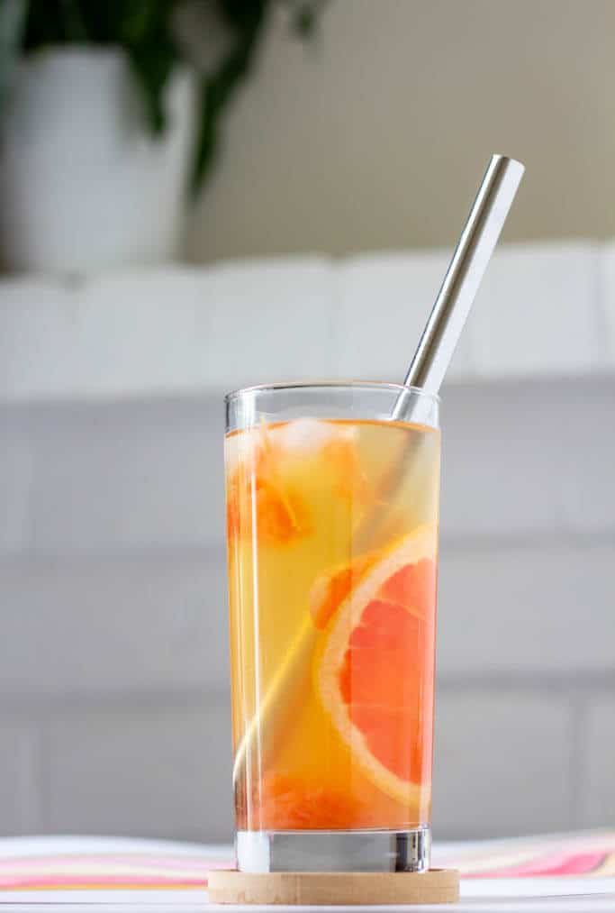 This grapefruit green tea is bright and sunny, all orange and peach tones from plenty of pulpy grapefruit juice.